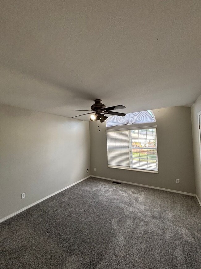 Building Photo - 423 Larkway