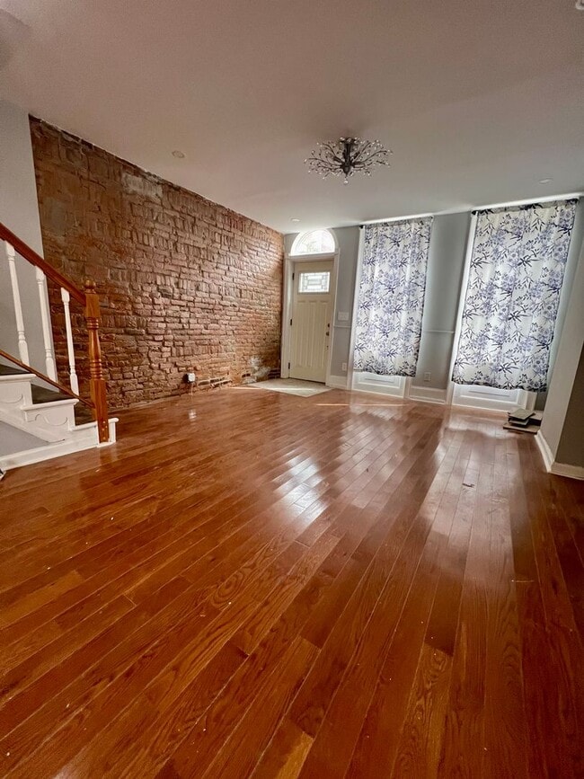 Building Photo - Stunning 4-Bedroom Townhome in the Heart of Fishtown! Available NOW!