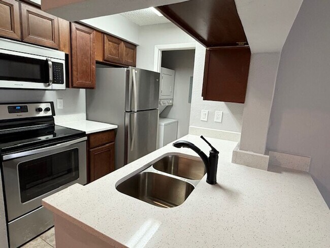 Building Photo - 208 Afton Square