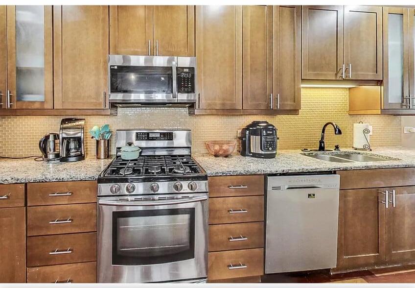 Galway kitchen - 8145 S Prairie Ave