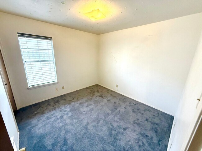 Building Photo - 4922 Lambeth Dr