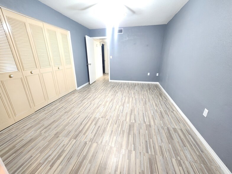 Building Photo - 5155 9th Ave N
