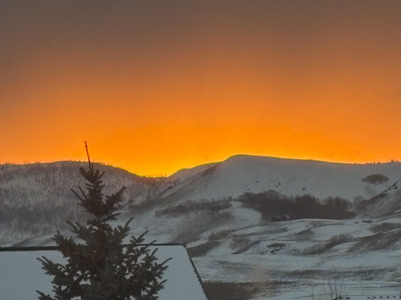 Building Photo - 18 Pine Dr