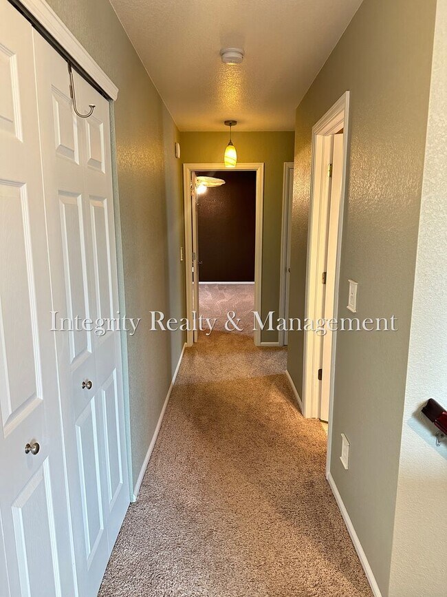 Building Photo - 7402 Eagle Rock Dr
