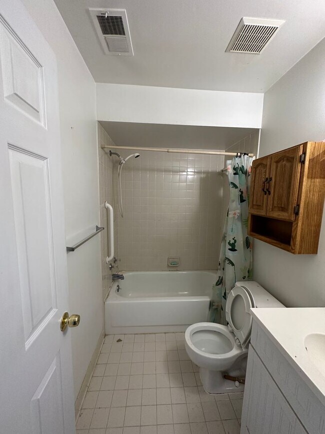 Building Photo - Adorable Condo for Rent in Warren