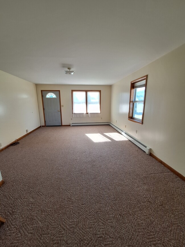 Building Photo - 145 Honeymoon St