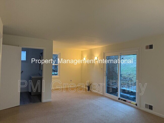 Building Photo - 864 Beechwood Rd