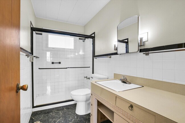 Building Photo - 9 Glenview Dr