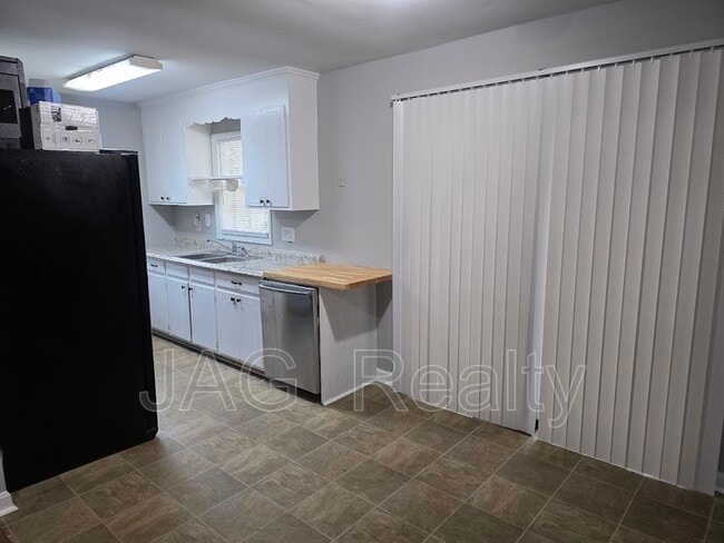 Building Photo - 841 Carrington Dr