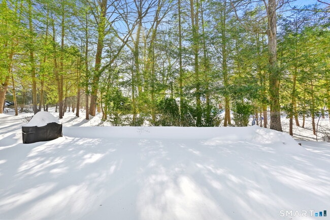 Building Photo - 815 Valley Rd