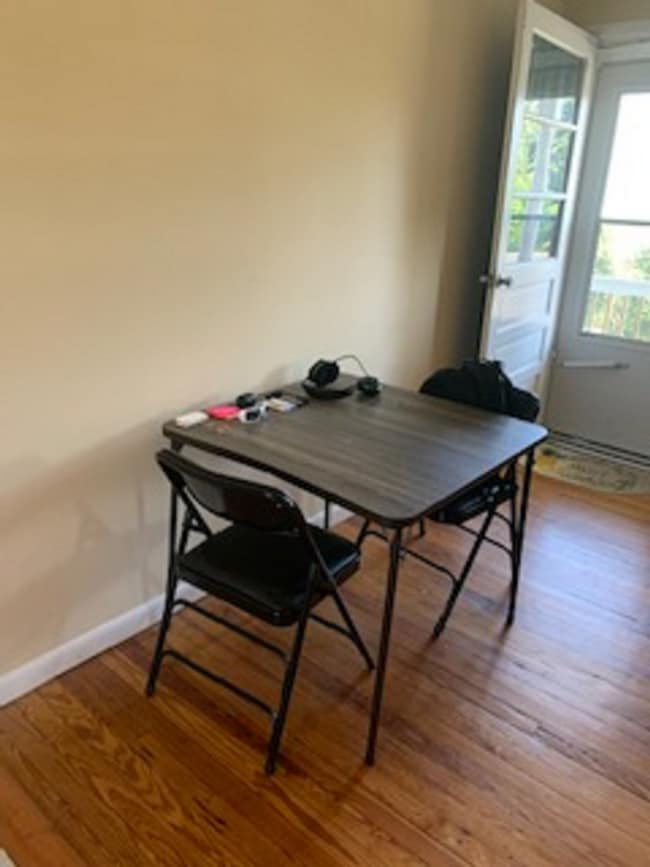 Building Photo - Two bedroom one bath close to law school