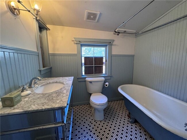 Building Photo - 749 Cooper St SW