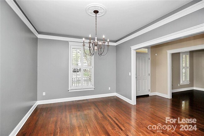 Building Photo - 2300 Mirow Pl
