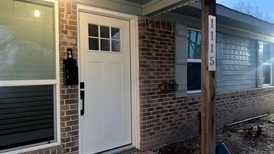 Building Photo - 1115 Casa Dr