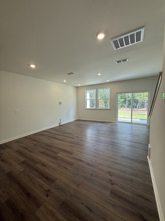 Building Photo - 3 bed 2 and half bath home in Mebane