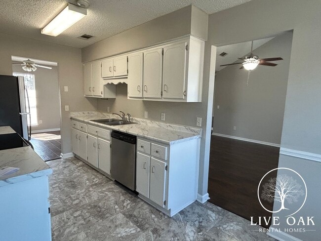 Building Photo - 135 Kenny Dr