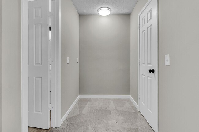 Building Photo - 3 Bedroom 1.5 Bath Town Home in North Charleston