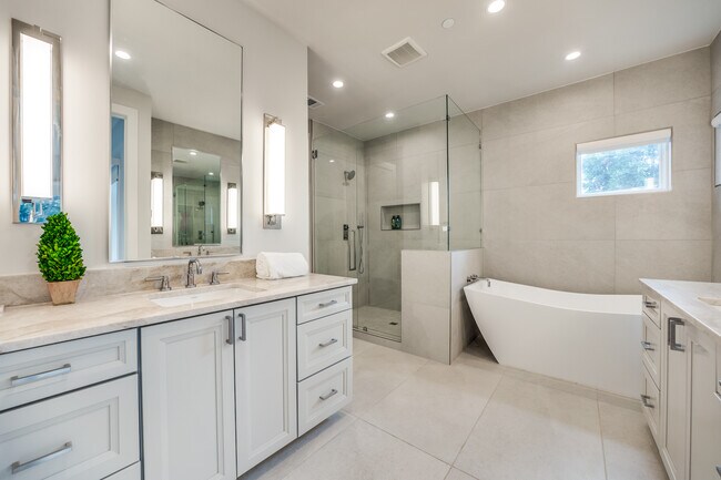 Building Photo - 4549 Westway Ave