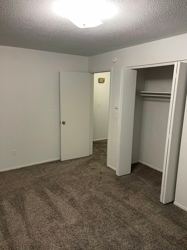 Building Photo - 15 S Park Row