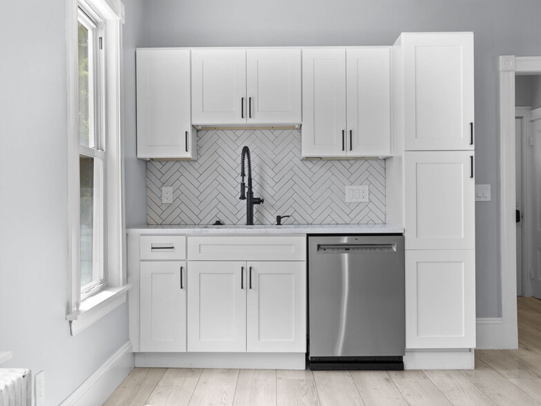 Building Photo - 39 Hancock St