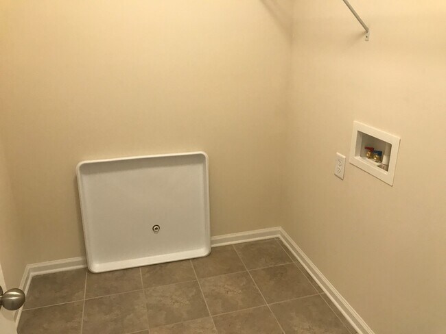 Building Photo - Beautiful home for you and your family