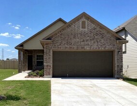 Building Photo - 1 Story Home with 4 Bedrooms!