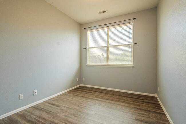 Building Photo - 2485 Fountainhead Blvd
