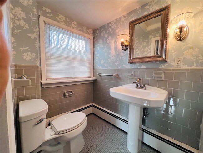 Building Photo - 93 Grand View Dr