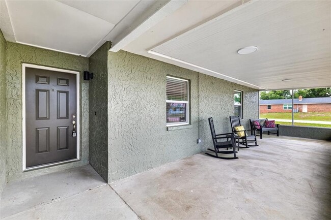Building Photo - 3701 Feather Dr