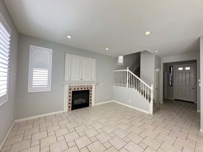 Building Photo - Charming 2 Bed 2.5 Bath Detached Home in G...