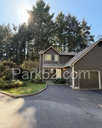 Building Photo - 2 Bedroom Townhome in Gig Harbor - New Flooring!