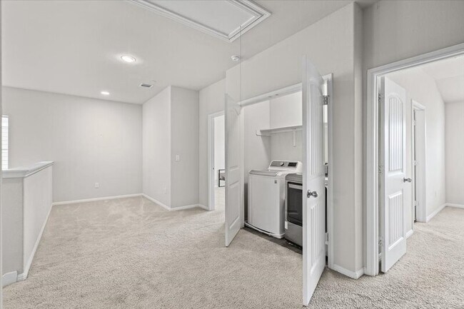 Building Photo - 516 E Slaughter Ln