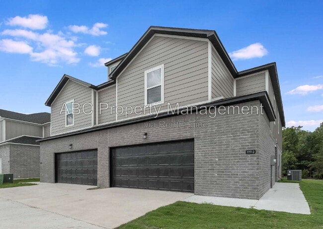 Building Photo - 955 S Benchmark Ln