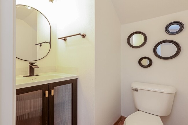 Building Photo - Newly Remodeled 3 bed 2.5 bath Townhome for Rent in Willow Grove Community