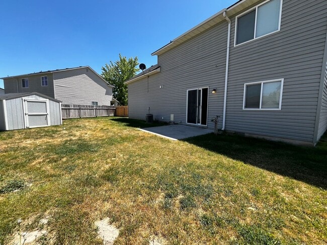 Building Photo - 4 Bedroom Home with Bonus Room Potential & RV Parking!