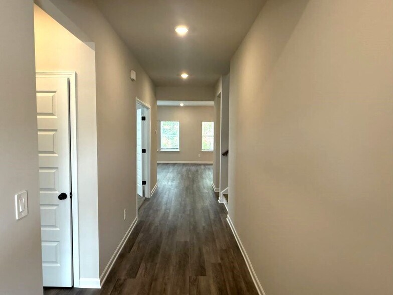 Building Photo - 2304 Grape Vine Wy