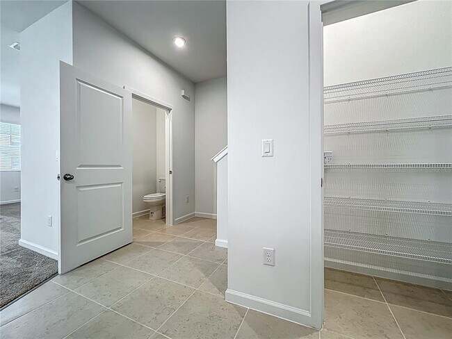 Building Photo - 9824 Walkway Dr