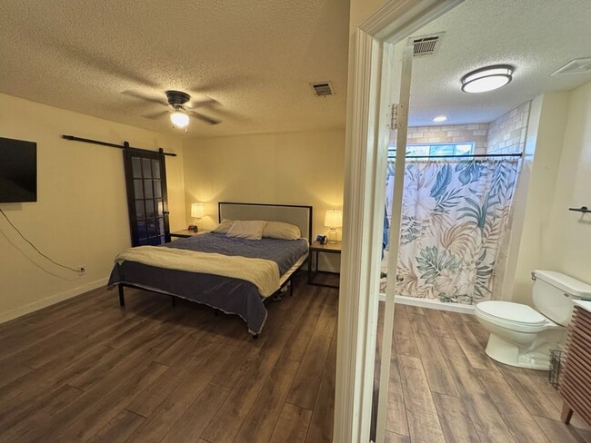Building Photo - 4 bedroom 2 bathroom home in Hunters Chase...