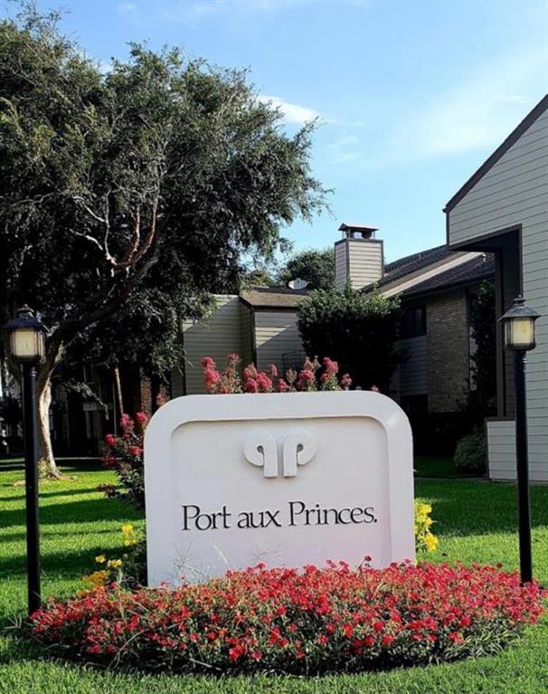 Building Photo - 7043 N Holiday Dr