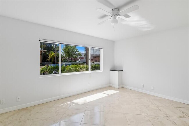 Building Photo - 2881 NE 32nd St