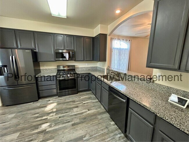 Building Photo - Gorgeous 3 Bed/2 Bath + Office Smart Home ...