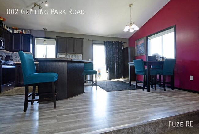 Building Photo - 802 Griffing Park Rd