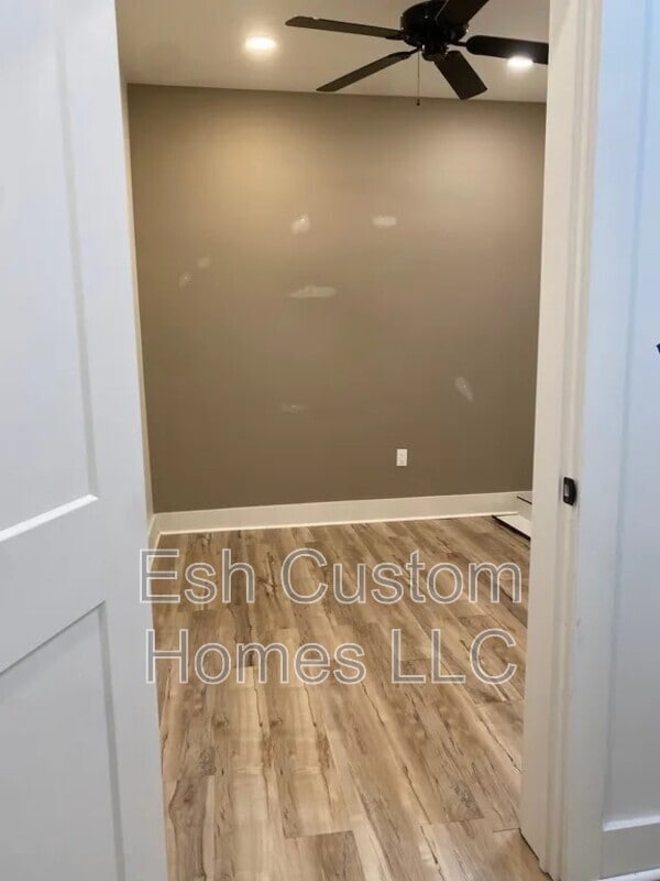 Building Photo - 11 E Walnut St