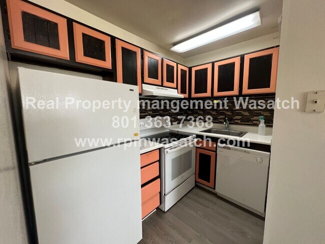 Building Photo - 306 E 700 S