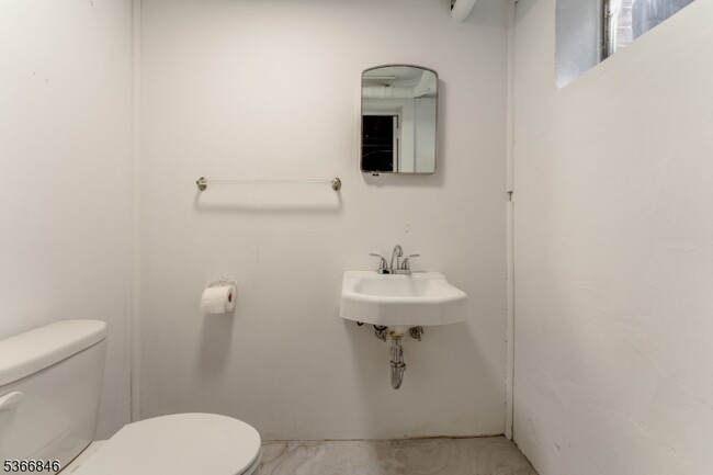Building Photo - 34 Hopewell Ave