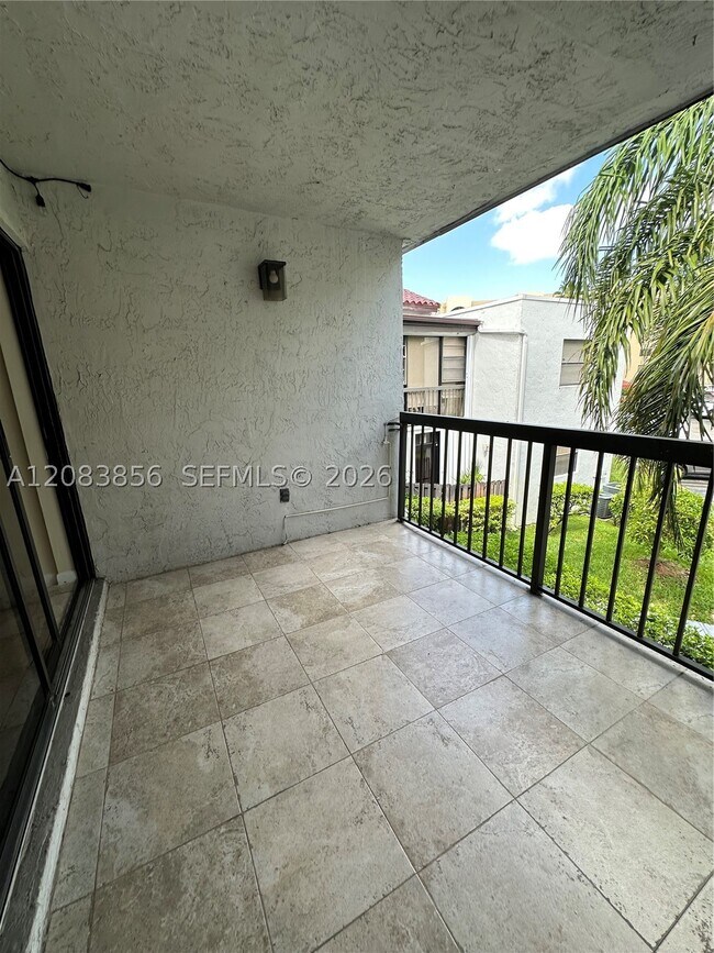 Building Photo - 9435 Fontainebleau Blvd