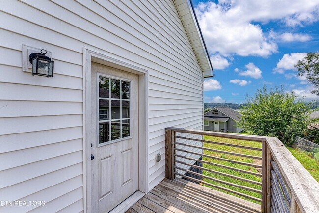 Building Photo - 5004 Knoxwood Dr
