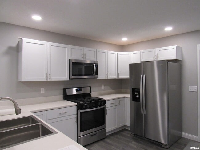 Building Photo - 240 5th St E