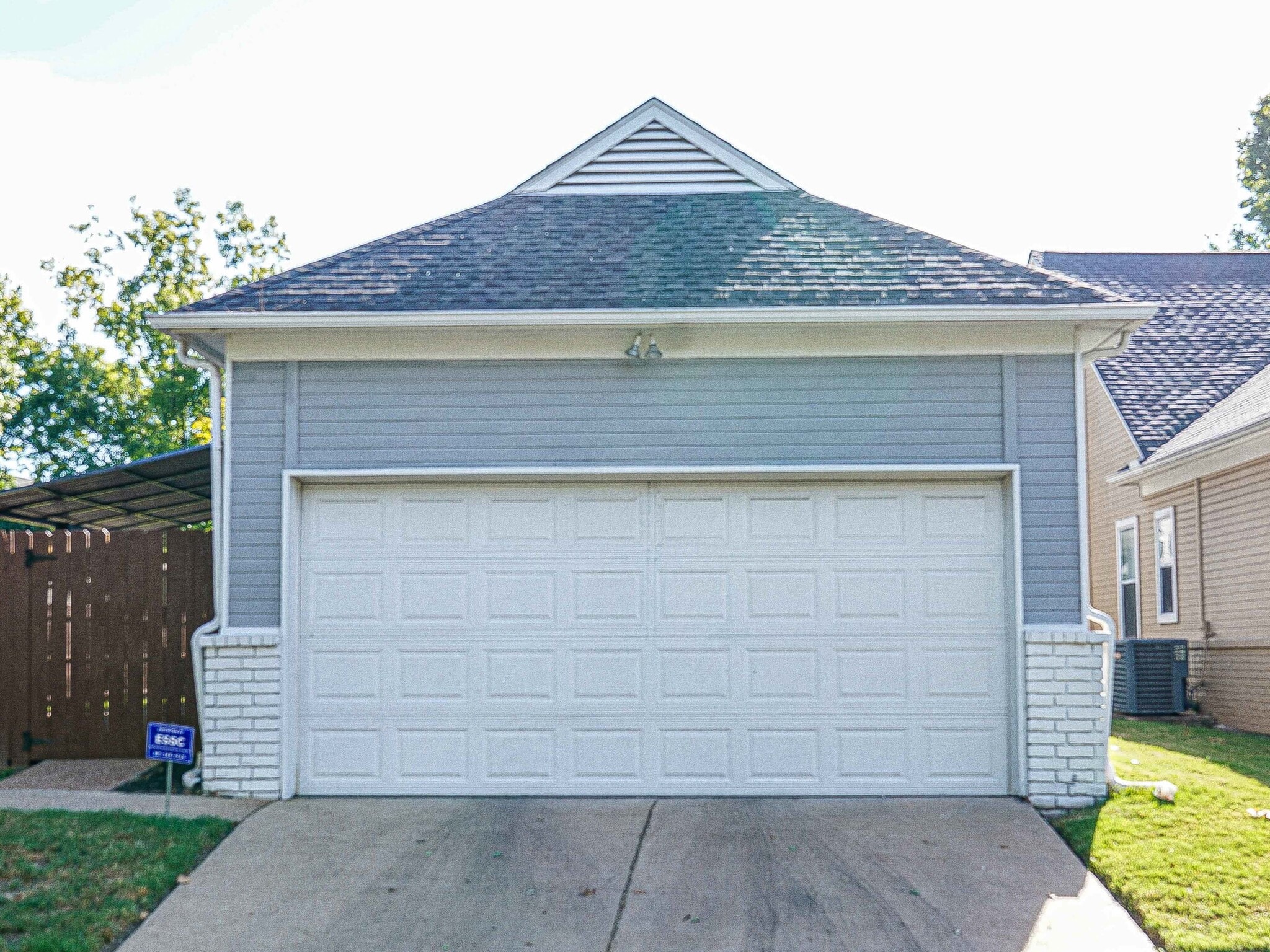 Two Car Garage - 1229 Misty Isle Dr