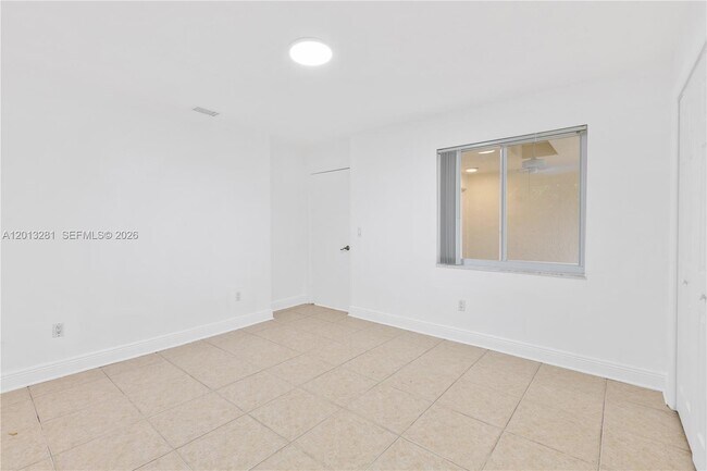 Building Photo - 5770 SW 55th St